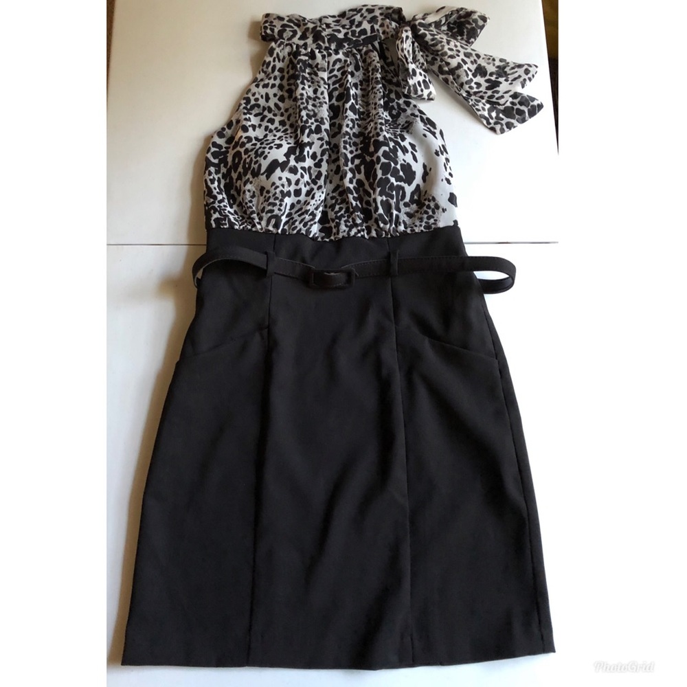Halter dress w/ neck tie and pockets